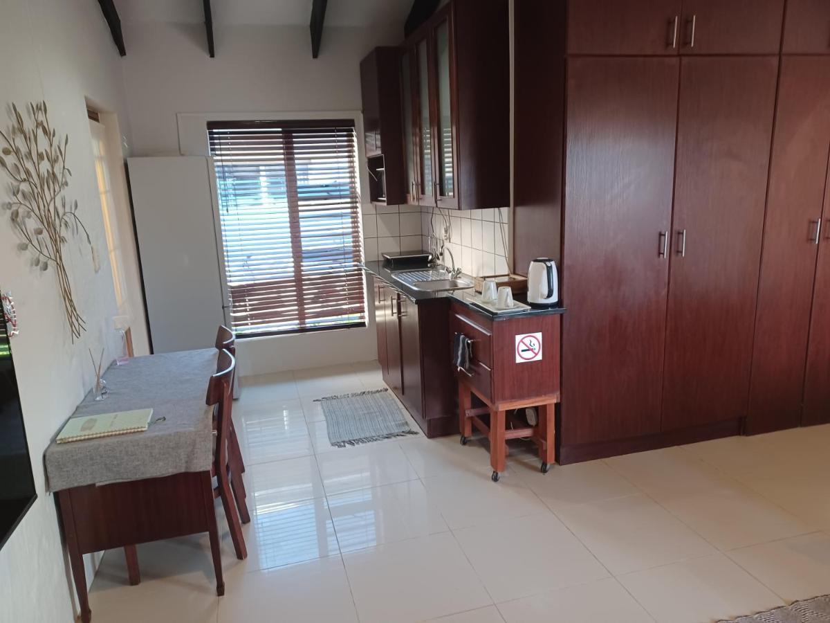 Summerstrand Self Catering For Two Порт-Элизабет Экстерьер фото