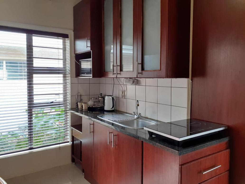Summerstrand Self Catering For Two Порт-Элизабет Экстерьер фото